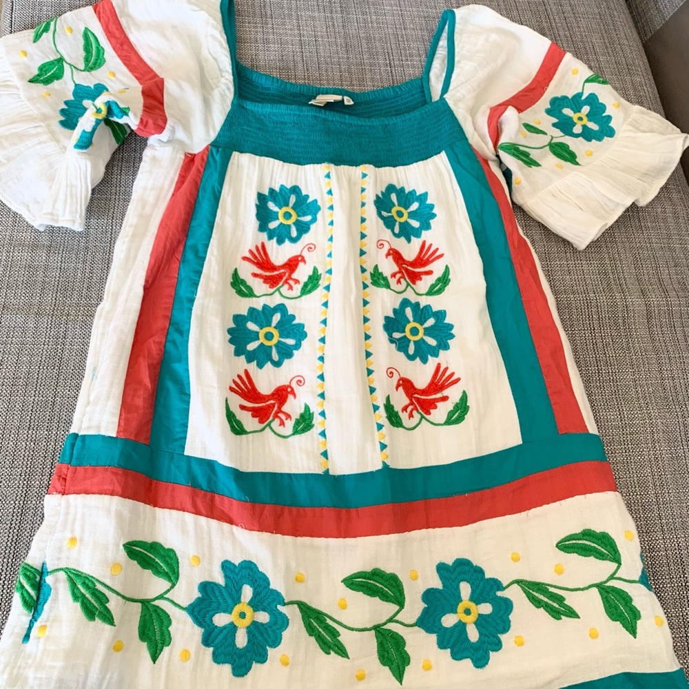 ❌SOLD❌     Anthropologies top with embroidered flowers